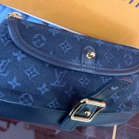 Louis Vuitton Mini Lin Mini Pochette - Picture 4 of 9
